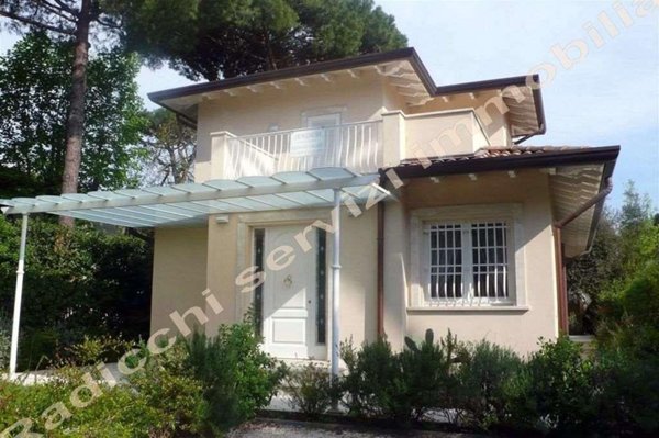 casa indipendente in vendita a Forte dei Marmi in zona Vittoria Apuana