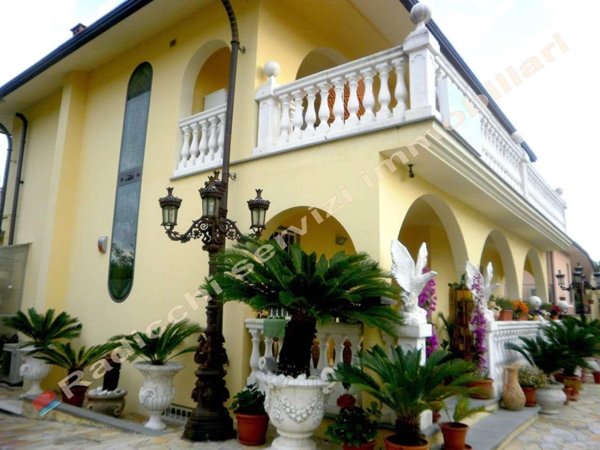 casa indipendente in vendita a Forte dei Marmi