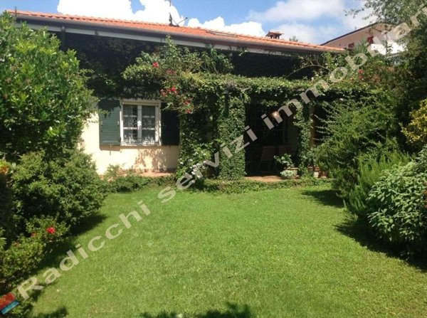 casa indipendente in vendita a Forte dei Marmi