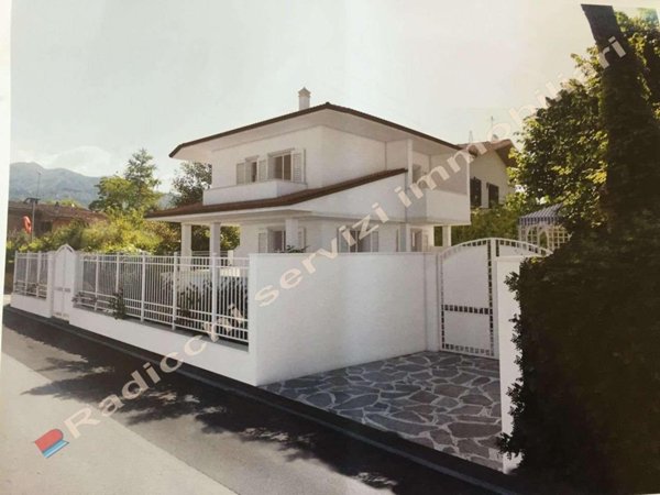 casa indipendente in vendita a Forte dei Marmi