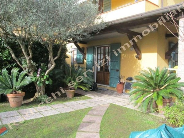casa indipendente in vendita a Forte dei Marmi in zona Vittoria Apuana