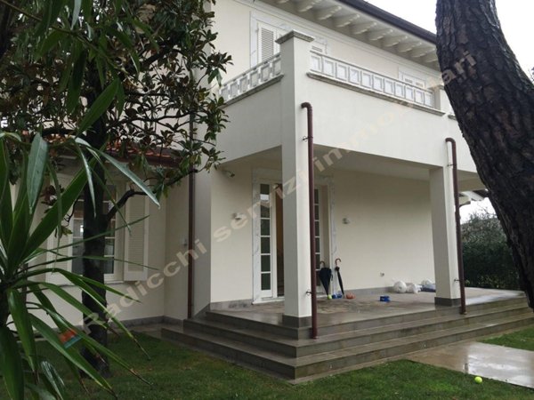 casa indipendente in vendita a Forte dei Marmi