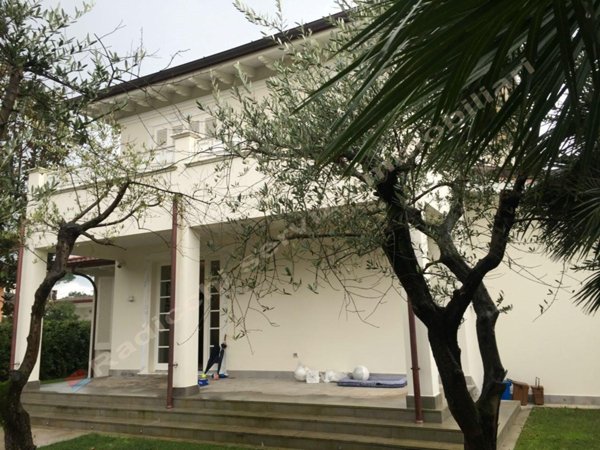 casa indipendente in vendita a Forte dei Marmi
