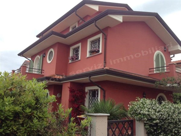 casa indipendente in vendita a Forte dei Marmi