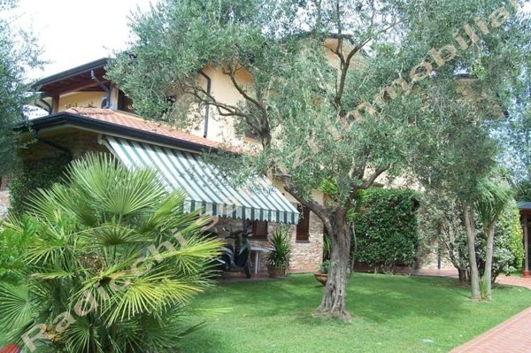 casa indipendente in vendita a Forte dei Marmi