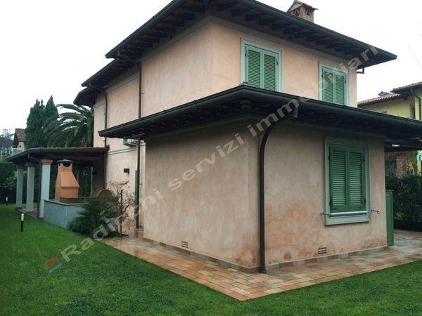 casa indipendente in vendita a Forte dei Marmi