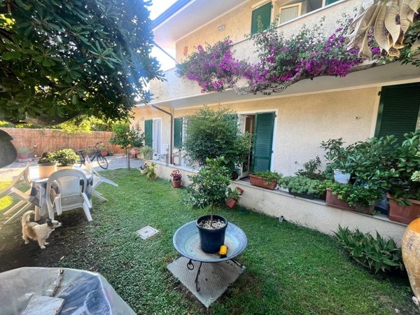casa indipendente in vendita a Forte dei Marmi