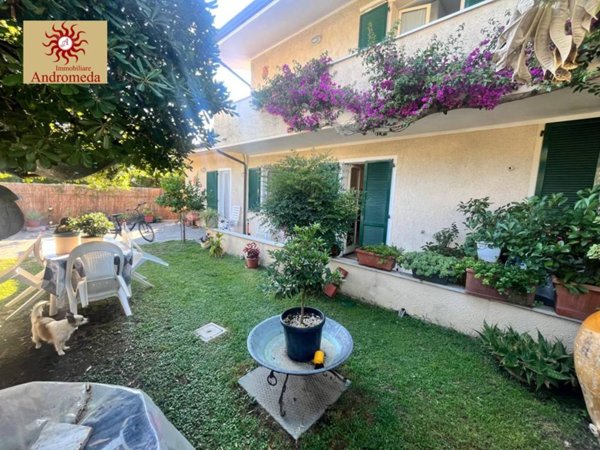 casa indipendente in vendita a Forte dei Marmi