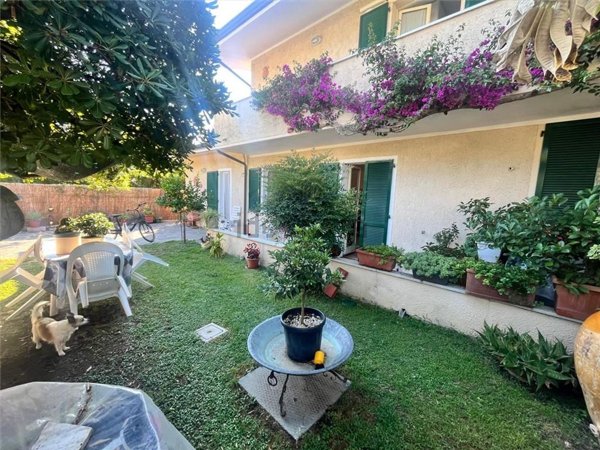 casa indipendente in vendita a Forte dei Marmi