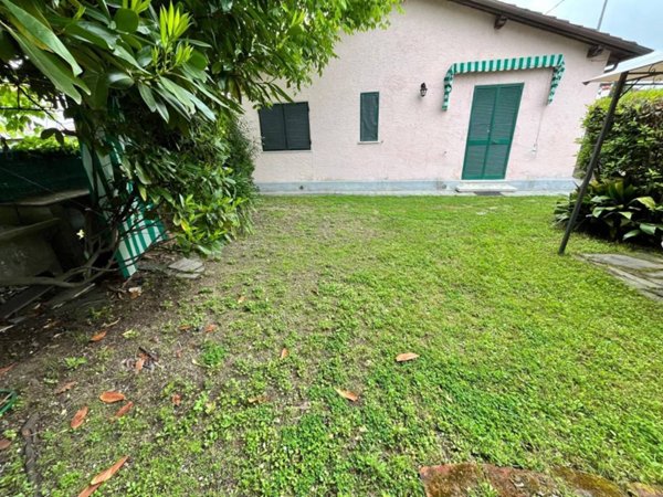 casa indipendente in vendita a Forte dei Marmi