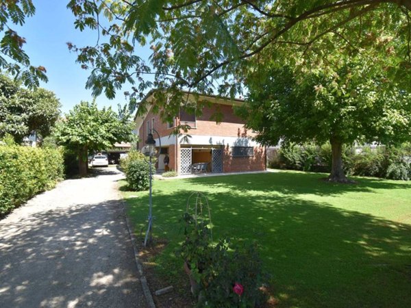 casa indipendente in vendita a Forte dei Marmi in zona Vaiana