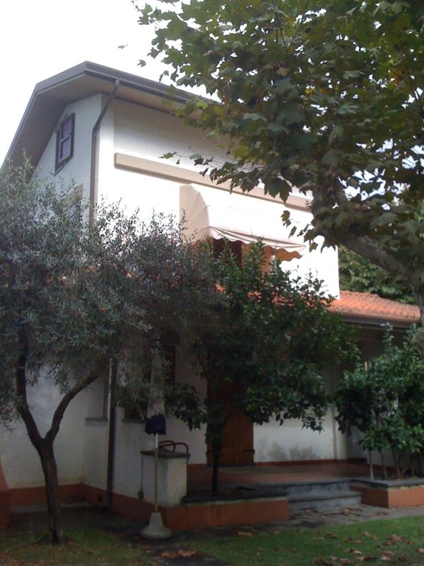 casa indipendente in vendita a Forte dei Marmi in zona Vittoria Apuana