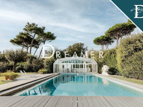 casa indipendente in vendita a Forte dei Marmi in zona Vittoria Apuana