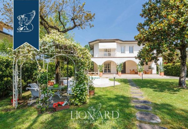 casa indipendente in vendita a Forte dei Marmi