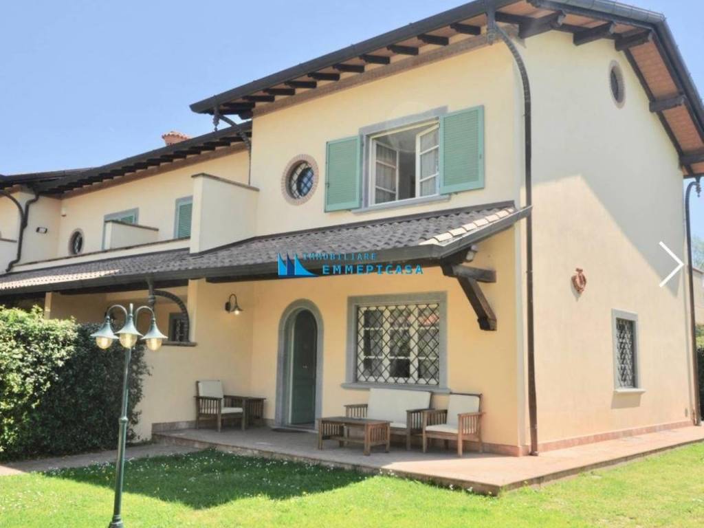 casa indipendente in vendita a Forte dei Marmi in zona Vittoria Apuana