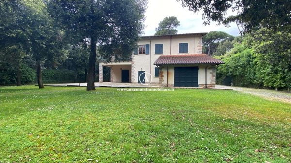 casa indipendente in vendita a Forte dei Marmi in zona Roma Imperiale