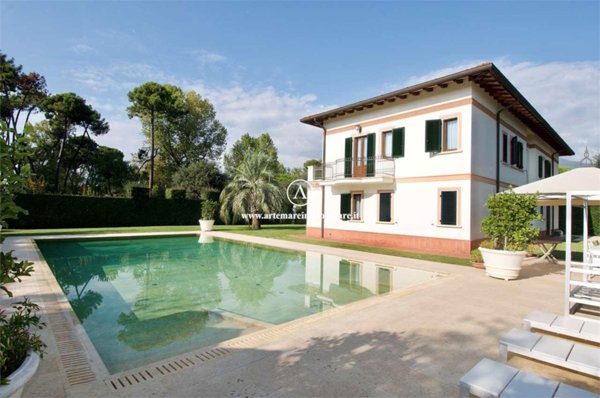 casa indipendente in vendita a Forte dei Marmi in zona Vittoria Apuana