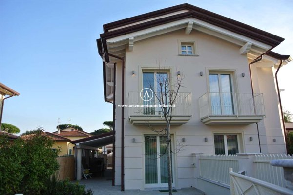 casa indipendente in vendita a Forte dei Marmi