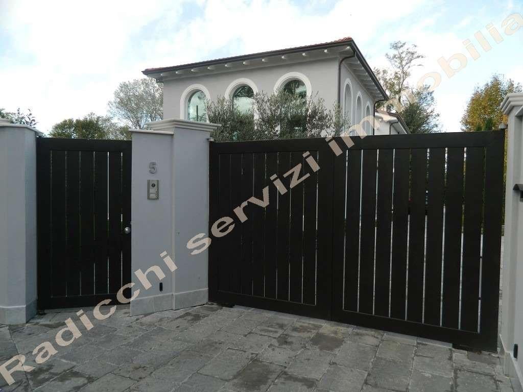 casa indipendente in vendita a Forte dei Marmi in zona Vittoria Apuana