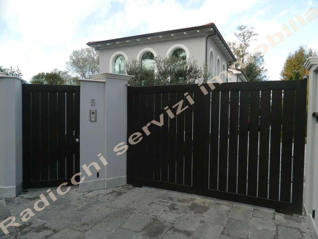 casa indipendente in vendita a Forte dei Marmi in zona Vittoria Apuana