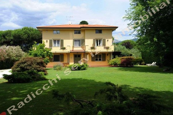 casa indipendente in vendita a Forte dei Marmi