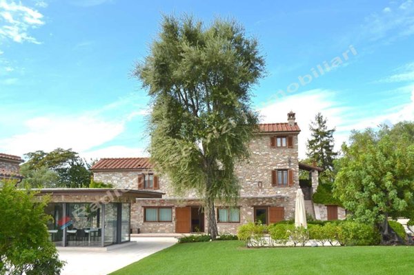 casa indipendente in vendita a Forte dei Marmi in zona Vaiana