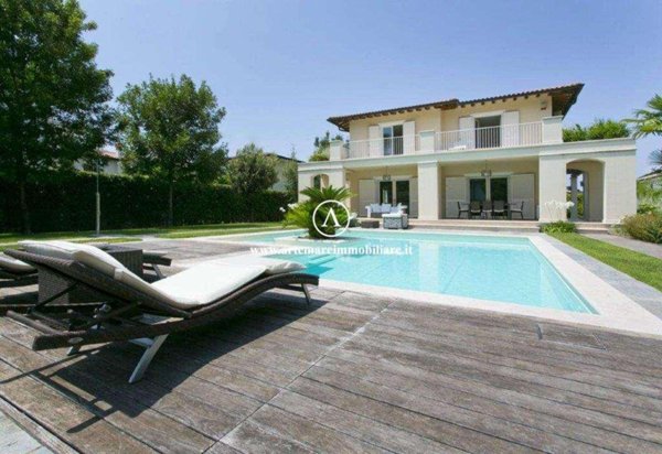 casa indipendente in vendita a Forte dei Marmi