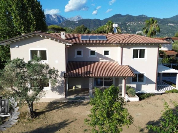 casa indipendente in vendita a Forte dei Marmi