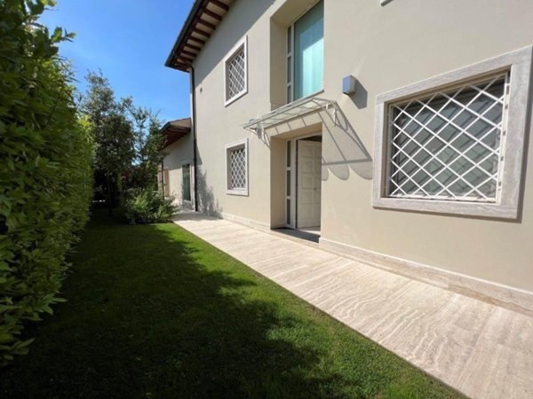 casa indipendente in vendita a Forte dei Marmi