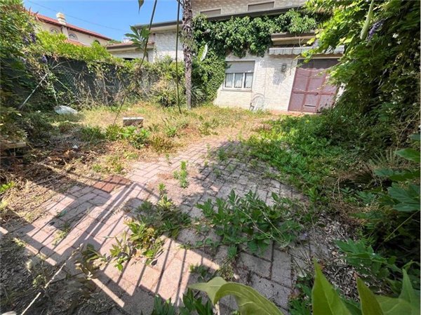 casa indipendente in vendita a Forte dei Marmi in zona Vittoria Apuana