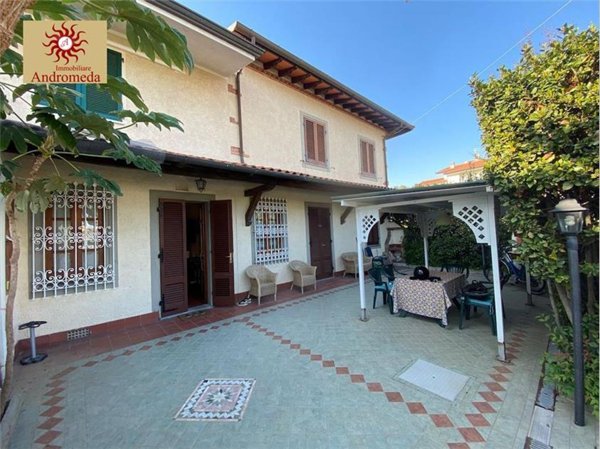casa indipendente in vendita a Forte dei Marmi