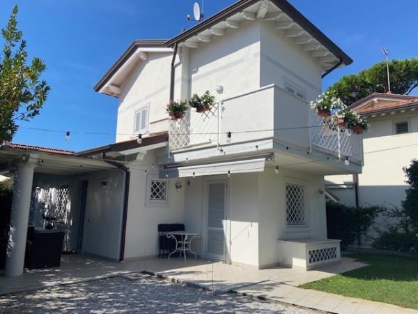 casa indipendente in vendita a Forte dei Marmi