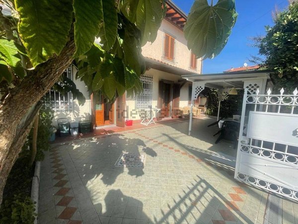 casa indipendente in vendita a Forte dei Marmi