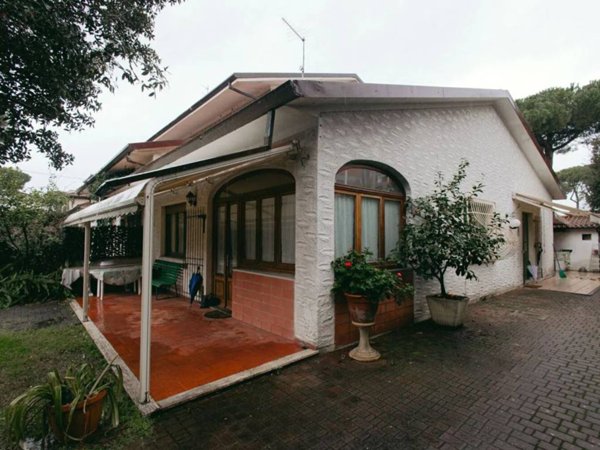 casa indipendente in vendita a Forte dei Marmi in zona Vittoria Apuana