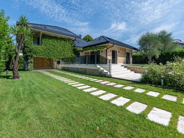 casa indipendente in vendita a Forte dei Marmi