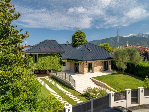 casa indipendente in vendita a Forte dei Marmi