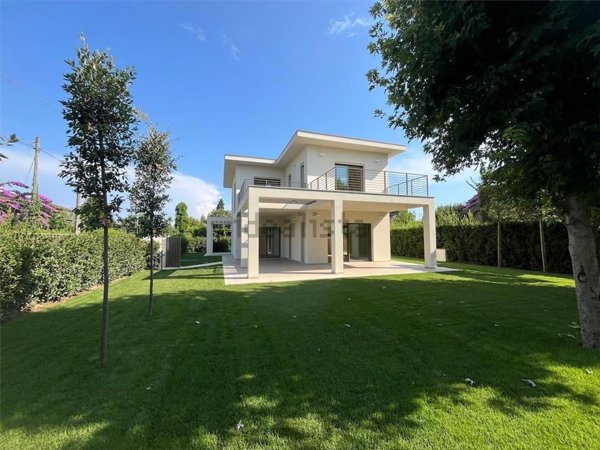 casa indipendente in vendita a Forte dei Marmi