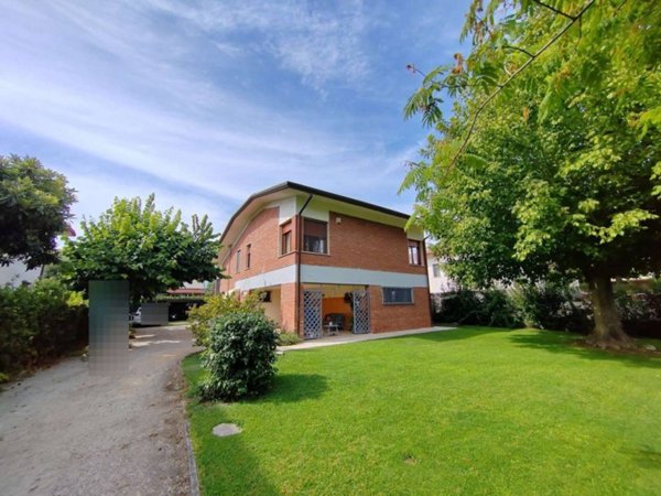 casa indipendente in vendita a Forte dei Marmi