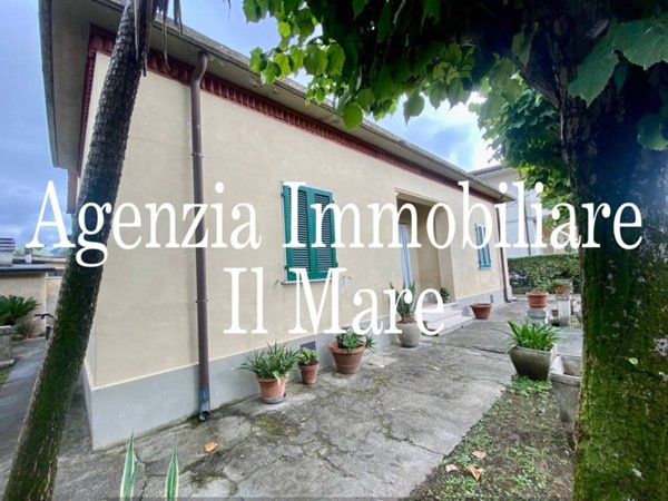 casa indipendente in vendita a Forte dei Marmi in zona Vaiana