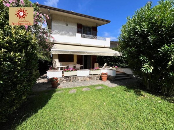 casa indipendente in vendita a Forte dei Marmi