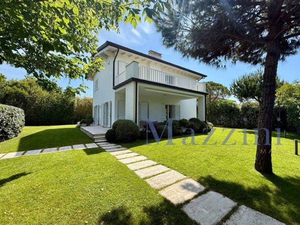 casa indipendente in vendita a Forte dei Marmi in zona Vittoria Apuana