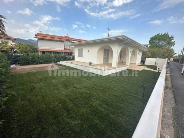 casa indipendente in vendita a Forte dei Marmi