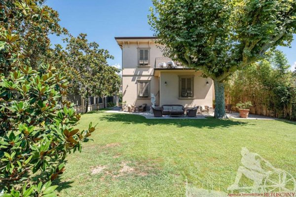 casa indipendente in vendita a Forte dei Marmi