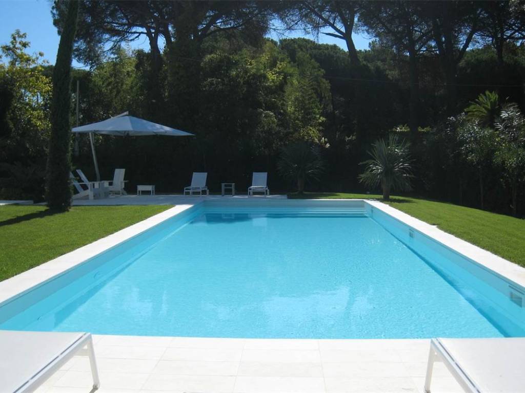 casa indipendente in vendita a Forte dei Marmi in zona Roma Imperiale
