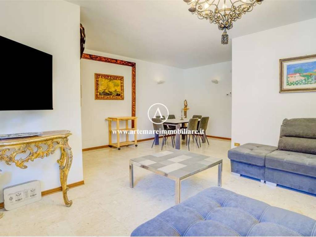 casa indipendente in vendita a Forte dei Marmi in zona Vittoria Apuana