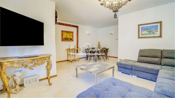 casa indipendente in vendita a Forte dei Marmi in zona Vittoria Apuana