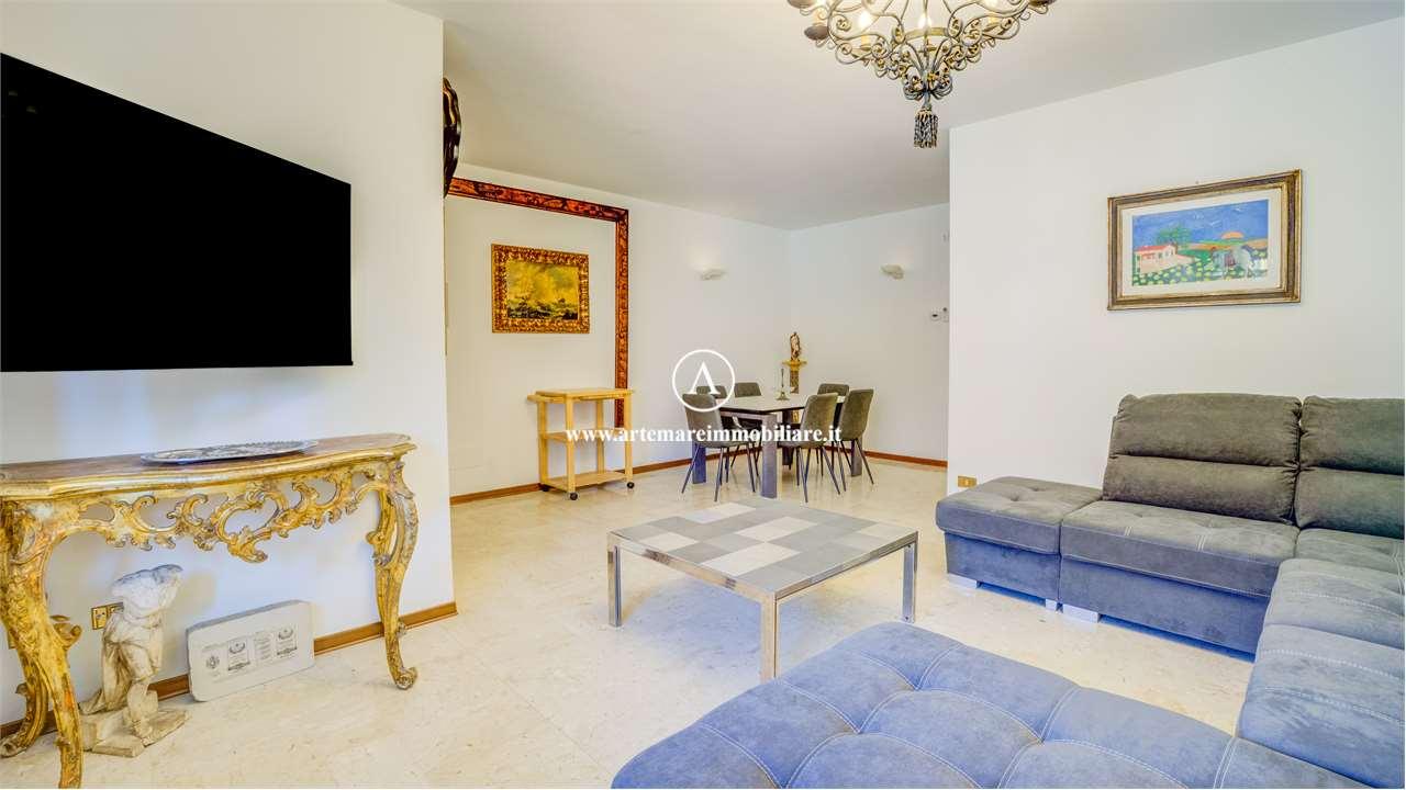 casa indipendente in vendita a Forte dei Marmi in zona Vittoria Apuana