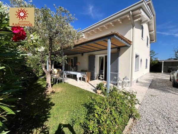 casa indipendente in vendita a Forte dei Marmi