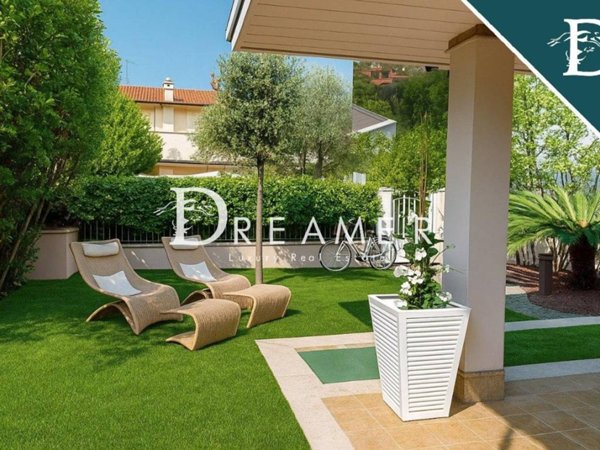 casa indipendente in vendita a Forte dei Marmi in zona Vittoria Apuana