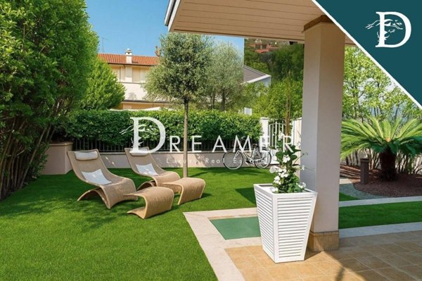 casa indipendente in vendita a Forte dei Marmi in zona Vittoria Apuana